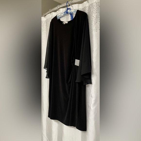 Semi-formal midi black dress, flowy style & gorgeous rhinestone detail at waist. - Picture 4 of 7